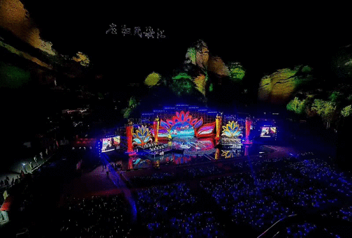 梅开二度,向山而歌:左权民歌汇圆满收官!敖特根图娅获金尊奖