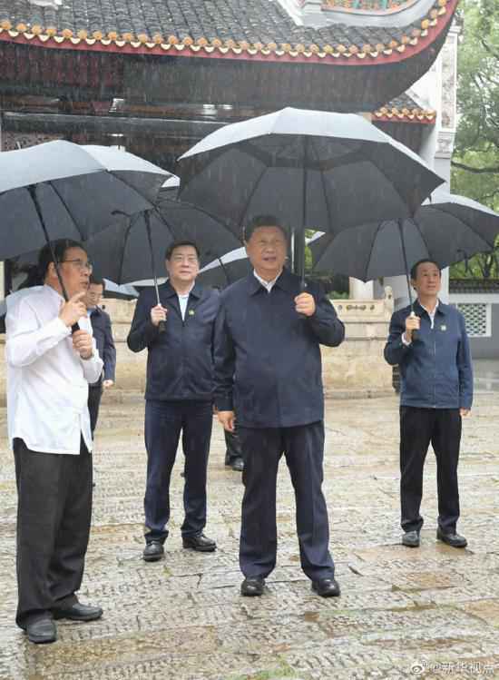 习近平勉励青年学子:不负青春不负韶华不负时代