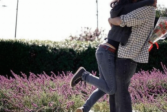 寻找真爱时,第一次和女生约会应该聊些什么?
