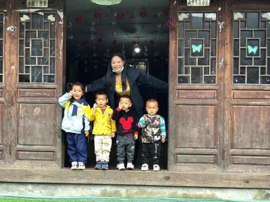 曹艳介绍,山村幼儿园志愿者队伍仍比较稳定。地方政府也在尽量提高志愿者待遇。图/中国发展研究基金会