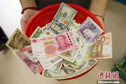人民币涨嗨了!快速升值有利有弊,如何应对?
