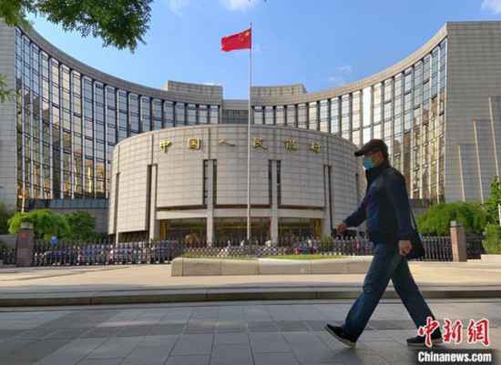 人民币涨嗨了!快速升值有利有弊,如何应对?