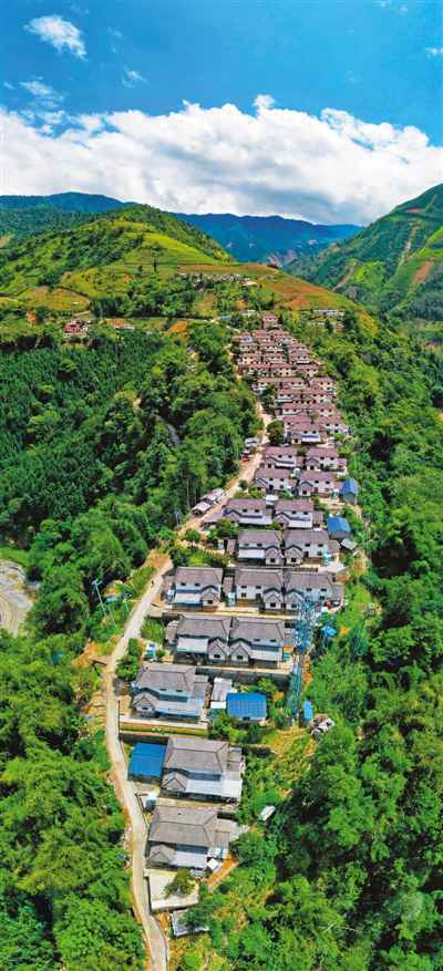 两张全家福见证脱贫路(大国小家·扶贫印记)