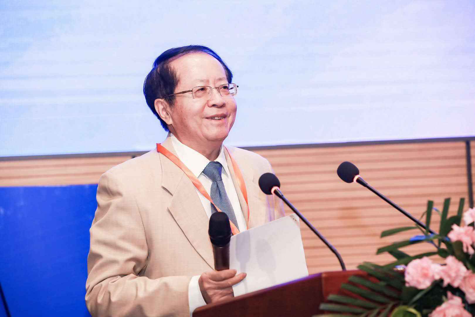 中国教育学会常务副会长刘堂江寄语青少年:以好奇心为指引,开启魅力科技之门