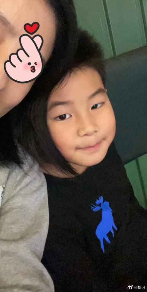 胡可小鱼儿错位亲子照