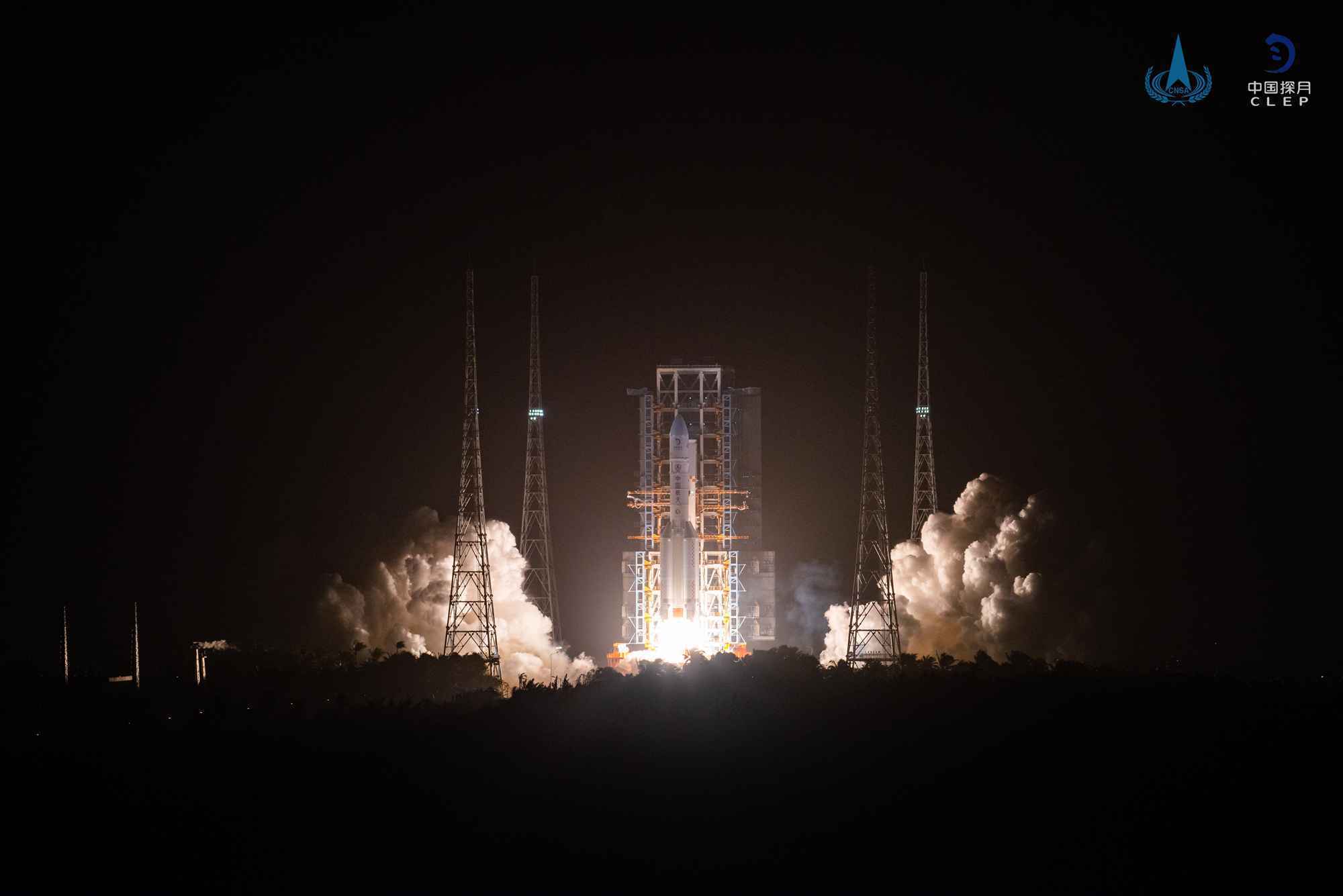 嫦娥五号探测器发射圆满成功 开启我国首次地外天体采样返回之旅