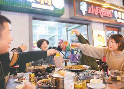 稳住“顶梁柱”,消费添动力(锐财经)