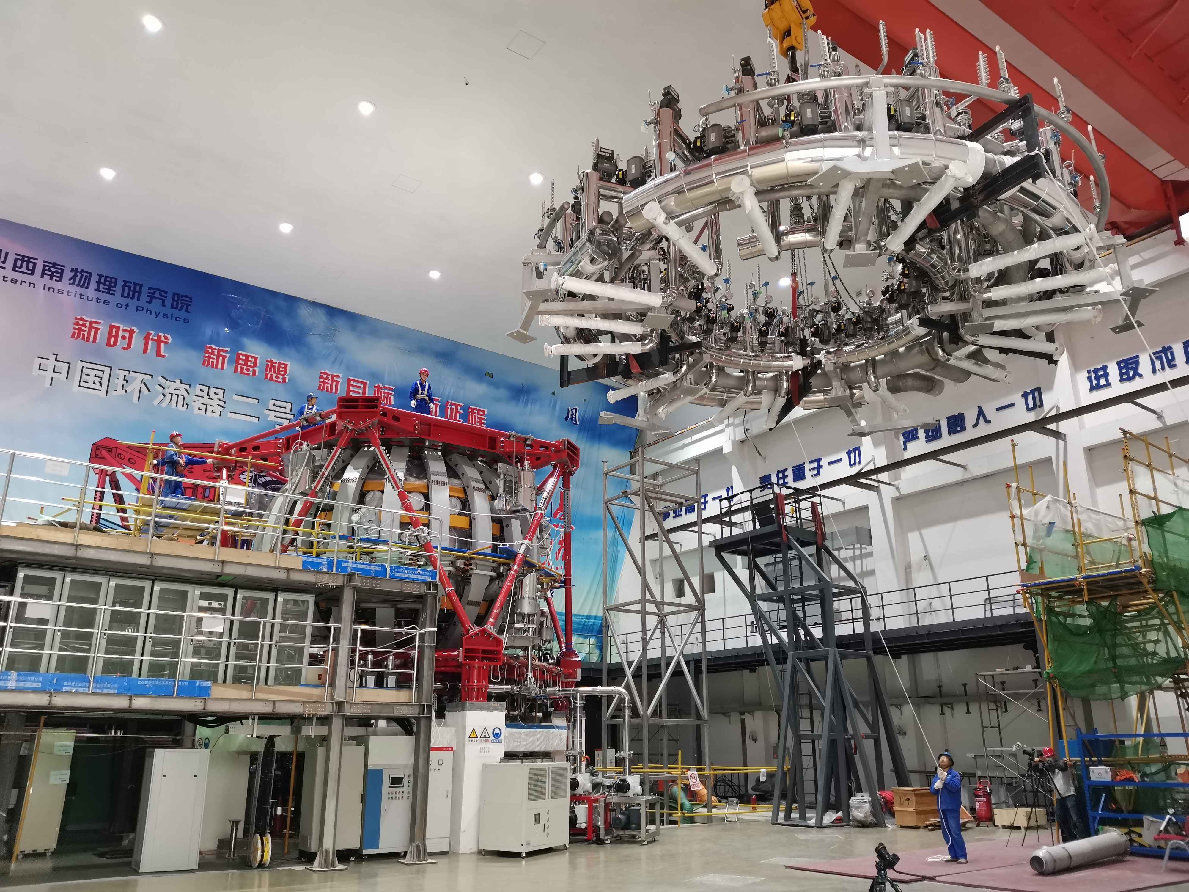 中国环流器二号M装置建成并实现首次放电