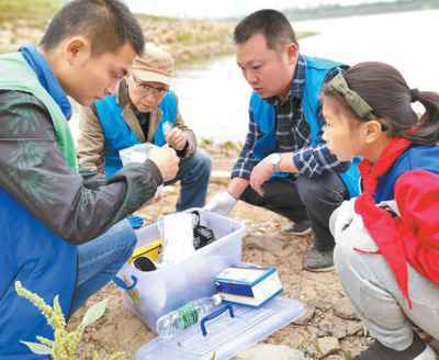 民间河长助力河湖管护（人民眼·生态文明建设）