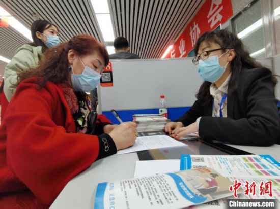 甘肃女性求职:定位性别优势岗“斜杠标签”成加分项