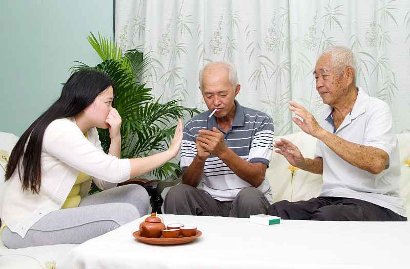 被动吸烟超10年,龋齿风险高1.5倍