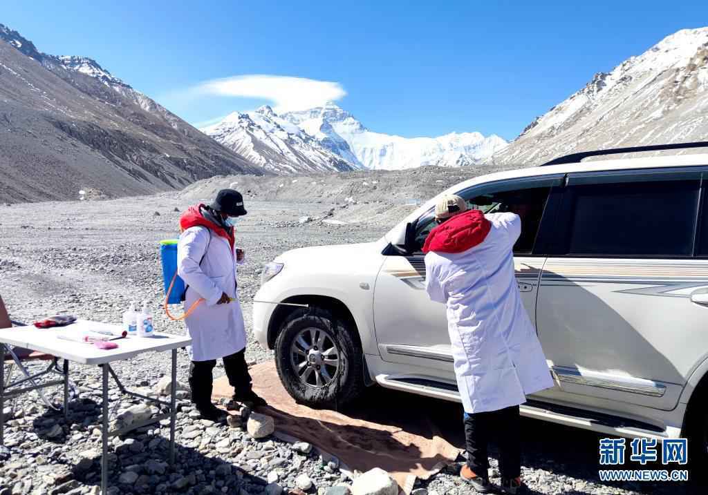 中国珠峰登山营地无外籍人员 将确保峰顶与南坡人员零接触