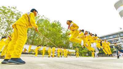 以民生温度提升幸福指数(图说评论)