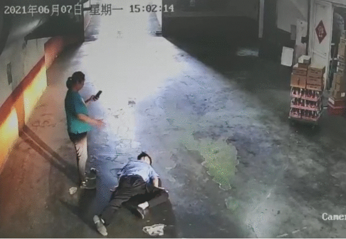为生命接力!保安突发疾病昏迷不醒热心小伙驾车送医