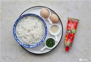 004 超级美味的面条鸡蛋饼,好吃到停不下来!