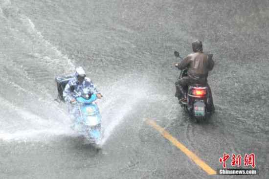 西南地区有强降水华北黄淮等地有强对流天气