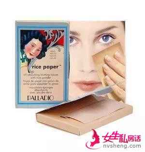 午休时要摘下隐形眼镜吗?出汗多该怎么护肤?