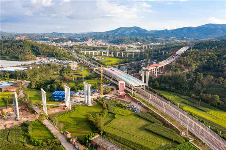 2.36万吨刷新纪录!国内最重悬浇T构桥完美转身