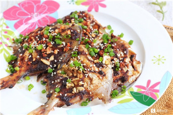 002 双味酱烤金鲳鱼来了!大口吃相当过瘾!