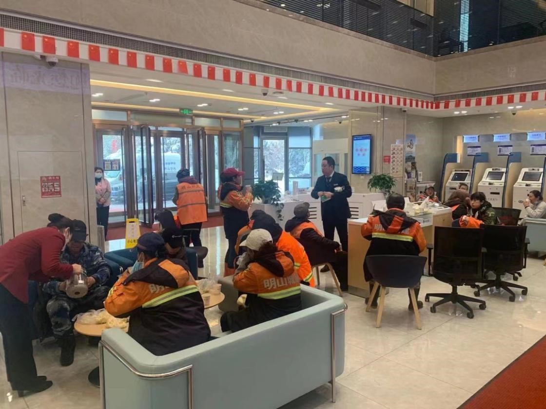 兴业银行惠民驿站:暴雪中城市守护者的加油站