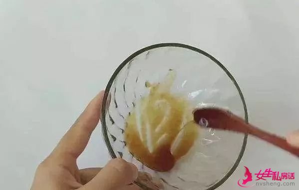红霉素软膏加它混合敷脸,坚持7天美白祛斑,比去美容院还好!