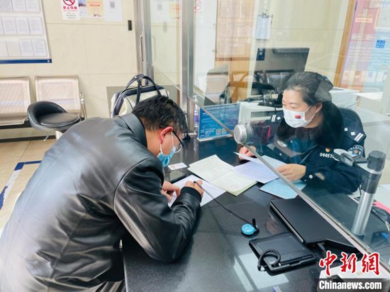 上海:“丹丹小窗”暖意流转民警解决“急难愁盼”