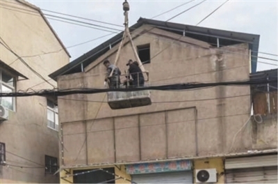 整治私搭铁皮消除安全隐患(反馈)